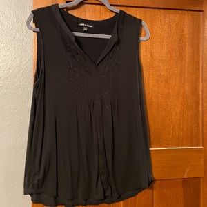 Black sleeveless tank